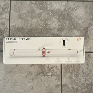 T3 ceramic curling iron 1 1/4”